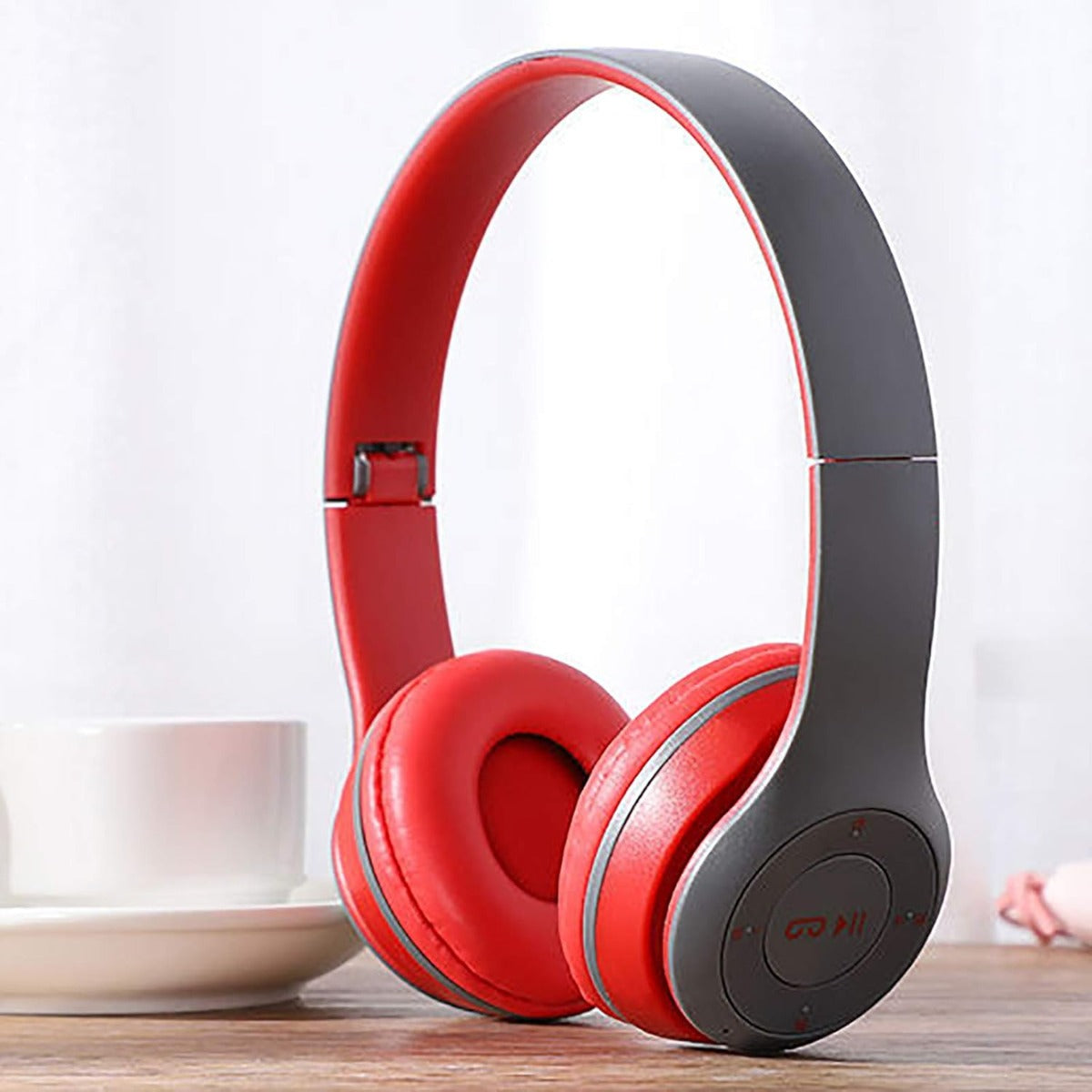 Cuffie Wireless P47 con Bluetooth, Design Compatto e Funzionalità Multiuso