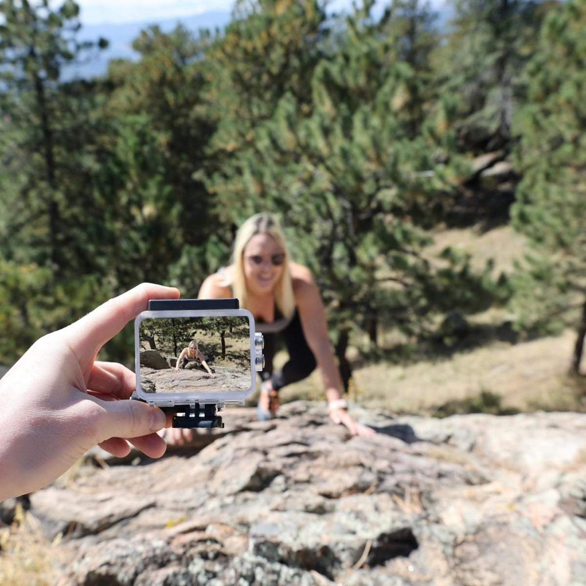 Action Camera 4K Ultra HD 16MP Impermeabile fino a 30m con Wi-Fi, Grandangolo 170°, Display LCD 2"