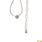Girocollo Minimal Solitaire - Tonalità Oro con Pendente Punto Luce