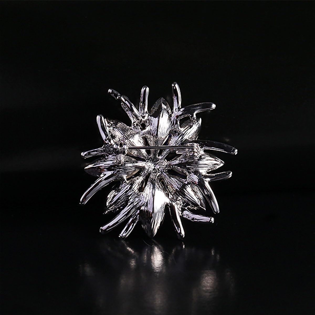 Spilla Elegante a Forma di Fiore con Cristalli Blu Brightness